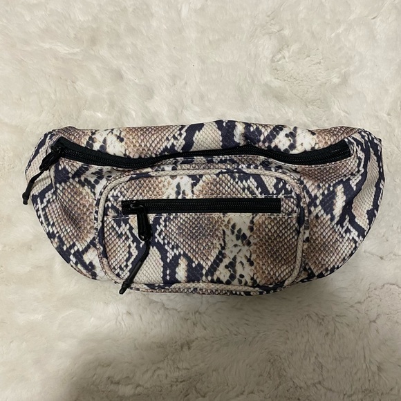 Main Charcter Snake Belt Bag - Picture 1 of 2